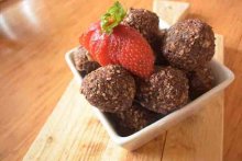 Protein balls, goji, almonds and chia